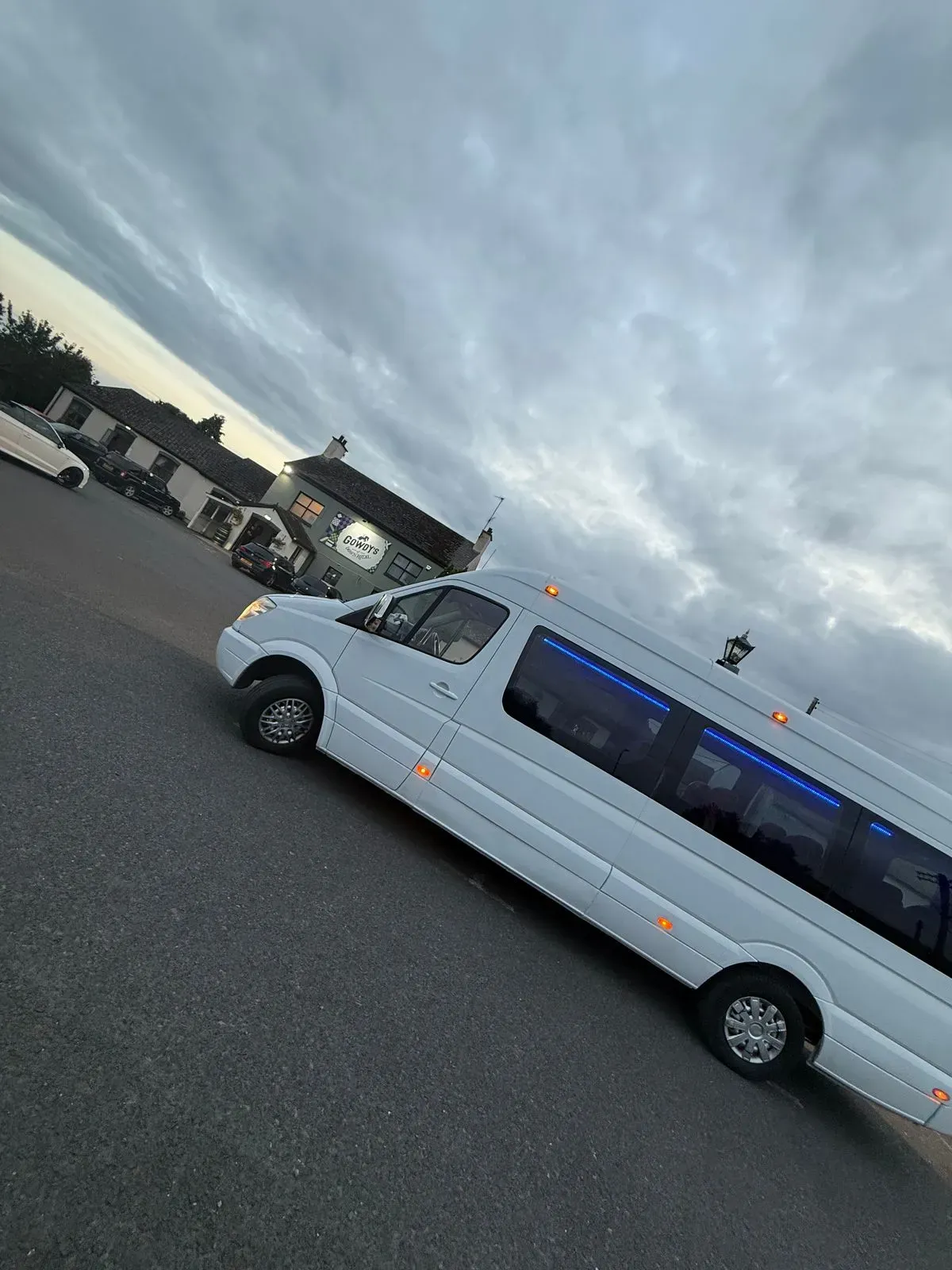 Coach parked at Giant’s Causeway viewpoint